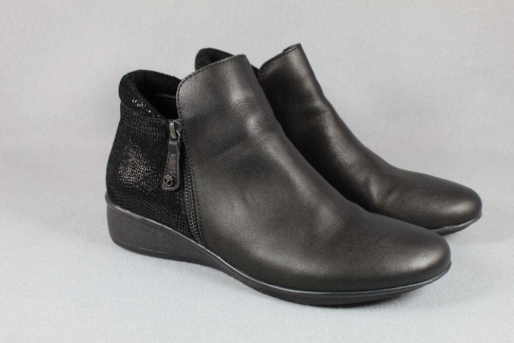 Revere Damascus Black Leather Ankle Booties Women's 9.5 Side Zip Comfort Casual